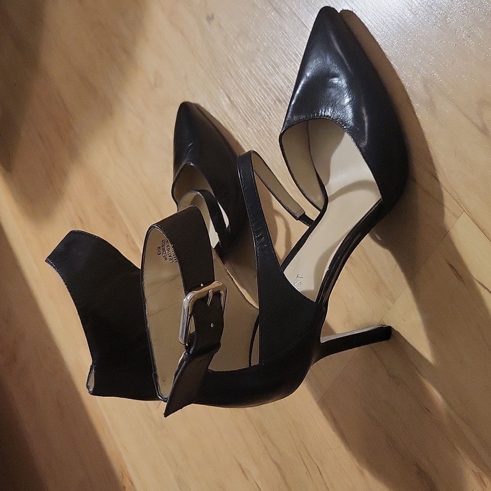 Nine West black buckle heels